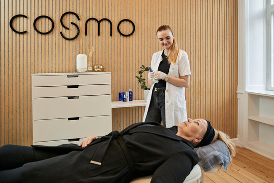 Kvinde klar til laserbehandling hos Cosmo Laser. Kosmetisk klinik i København.