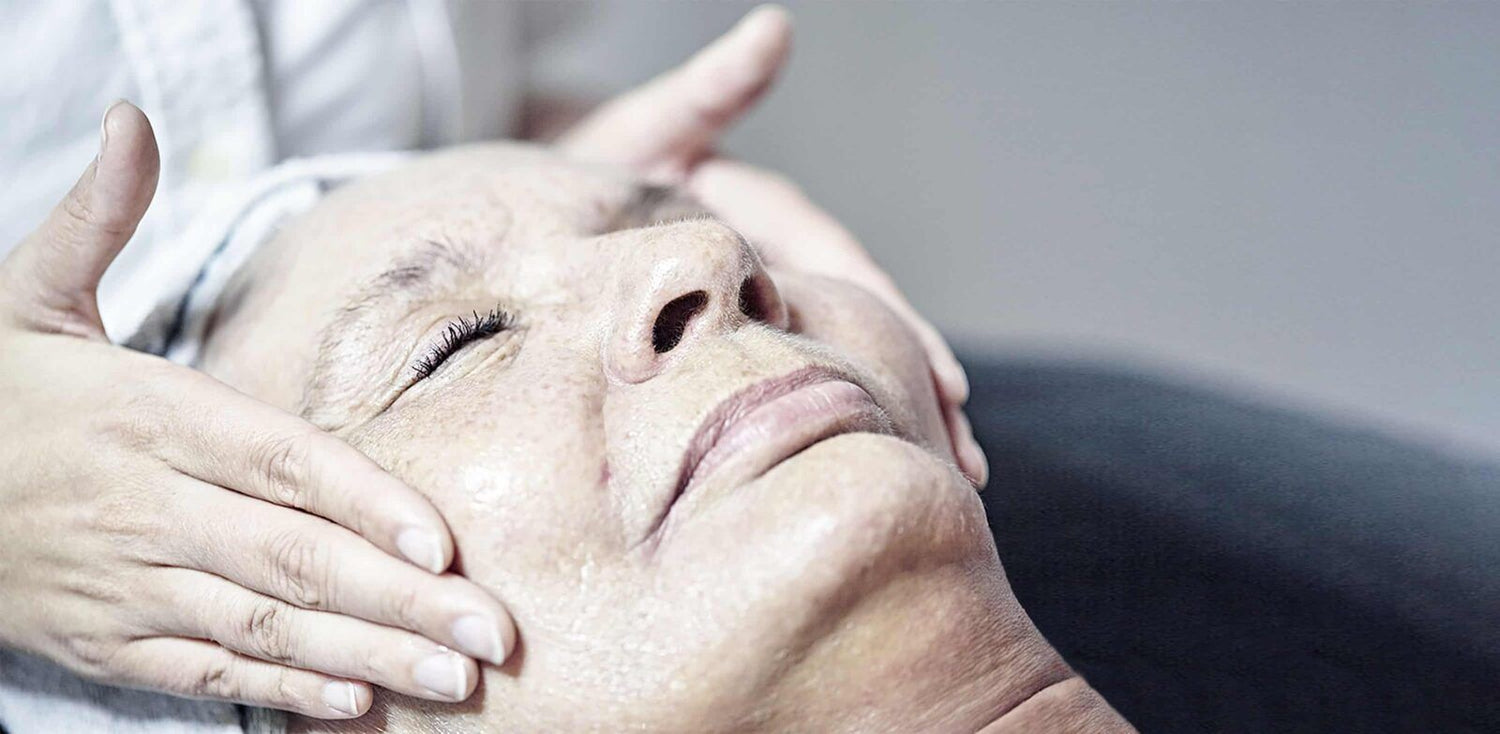 Kvinde får en Fire & Ice behandling