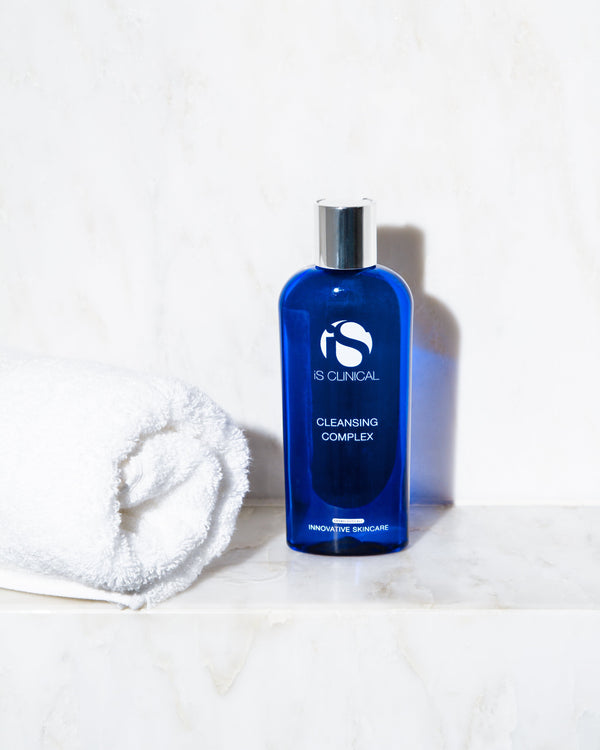 Derfor bør Cleansing Complex fra iS CLINICAL være fast inventar på din badeværelseshylde