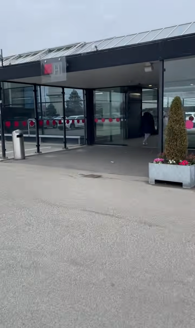 Se hvordan du finder vej fra parkeringspladsen på taget: